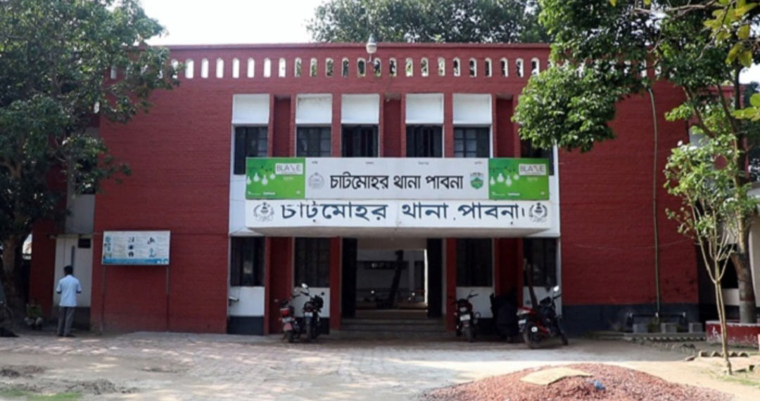 চাটমোহরে সড়ক দুর্ঘটনায় নিহত ১