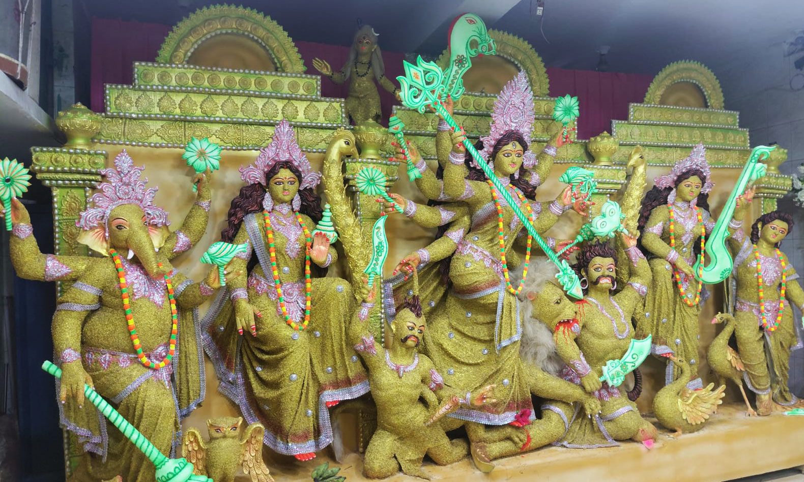 ধানের শীষে সোনালি দুর্গাপ্রতিমা, খুলনায় ব্যতিক্রমী আয়োজন