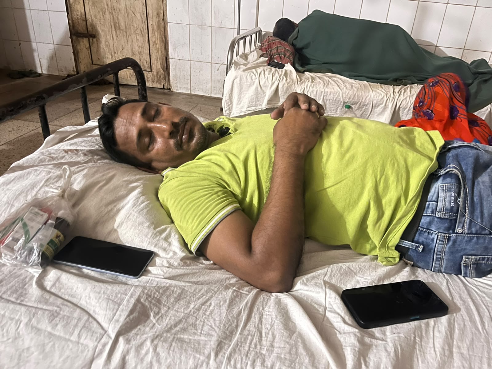 মাগুরায় বিএনপির দুই পক্ষের সংঘর্ষের ভিডিও ধারণকালে সাংবাদিককে মারধরের অভিযোগ