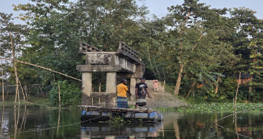 ৯ বছর ধরে ড্রামের ভেলায় পারাপার, দুর্ভোগে ১২ হাজার মানুষ
