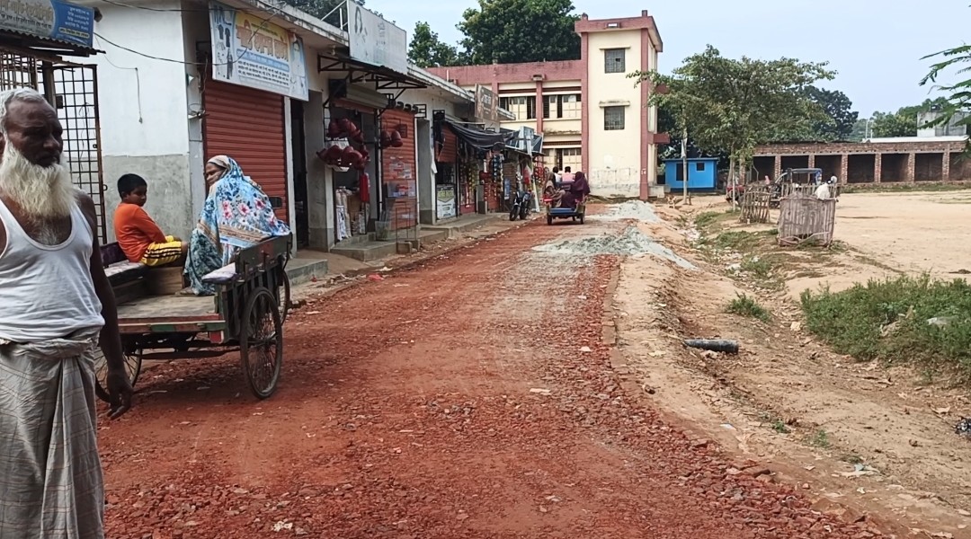 শেরপুরে সড়ক নির্মাণে অনিয়মের অভিযোগ